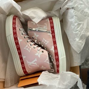 WMNS) LOUIS VUITTON LV Frontrow Sneakers Pink/Red 1A87CA - KICKS CREW